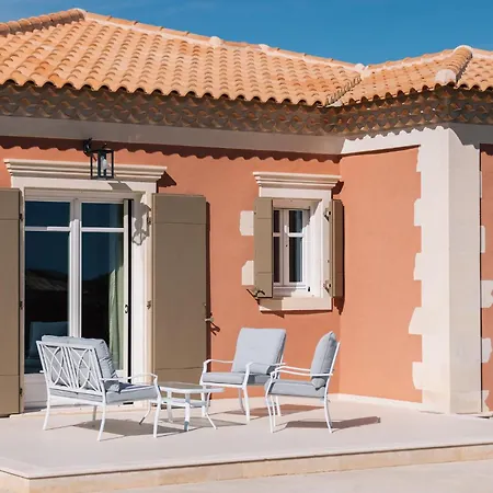 빌라 Archontiko Stoufi Luxury *
