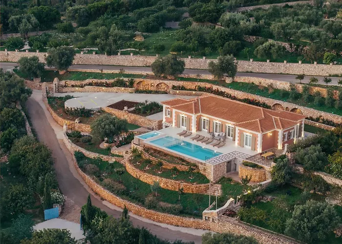 Вилла Archontiko Stoufi, An Authentic Seaview Retreat, By Thinkvilla Skinaria