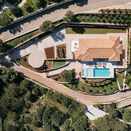 Villa Archontiko Stoufi, An Authentic Seaview Retreat, By Thinkvilla Szkinária