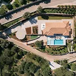 וילה Archontiko Stoufi, An Authentic Seaview Retreat, By Thinkvilla Skinária