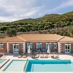 Archontiko Stoufi, An Authentic Seaview Retreat, By Thinkvilla וילה Skinária